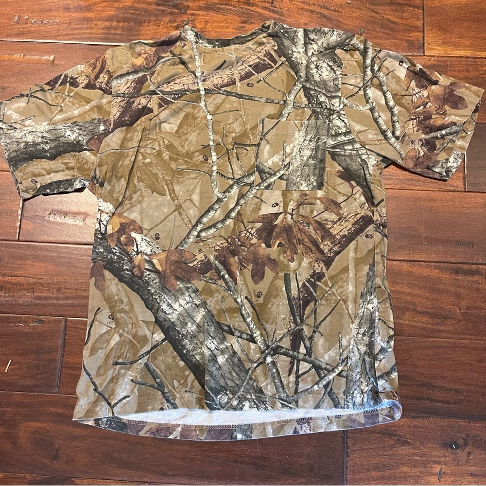 Outfitters camo pocket Tshirt M